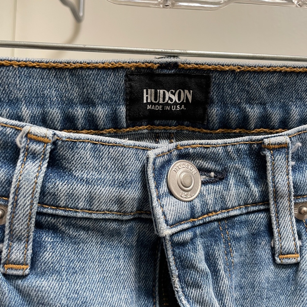 Distressed skinny jeans